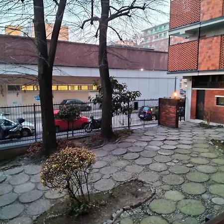 Happydays Sant'ambrogio/tortona Apartment *